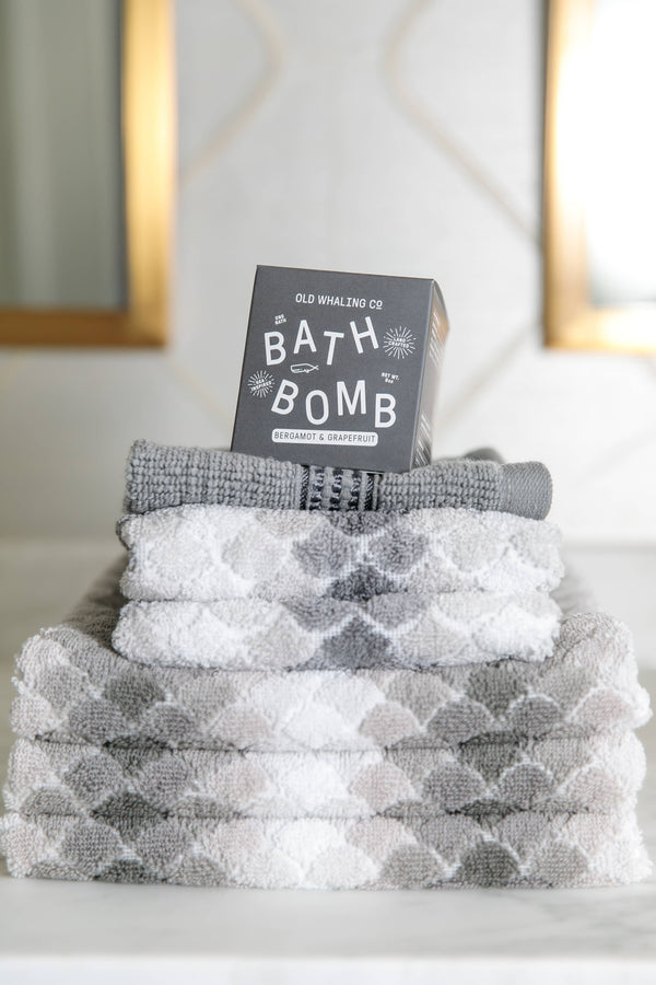Bergamot &
Grapefruit Bath Bomb